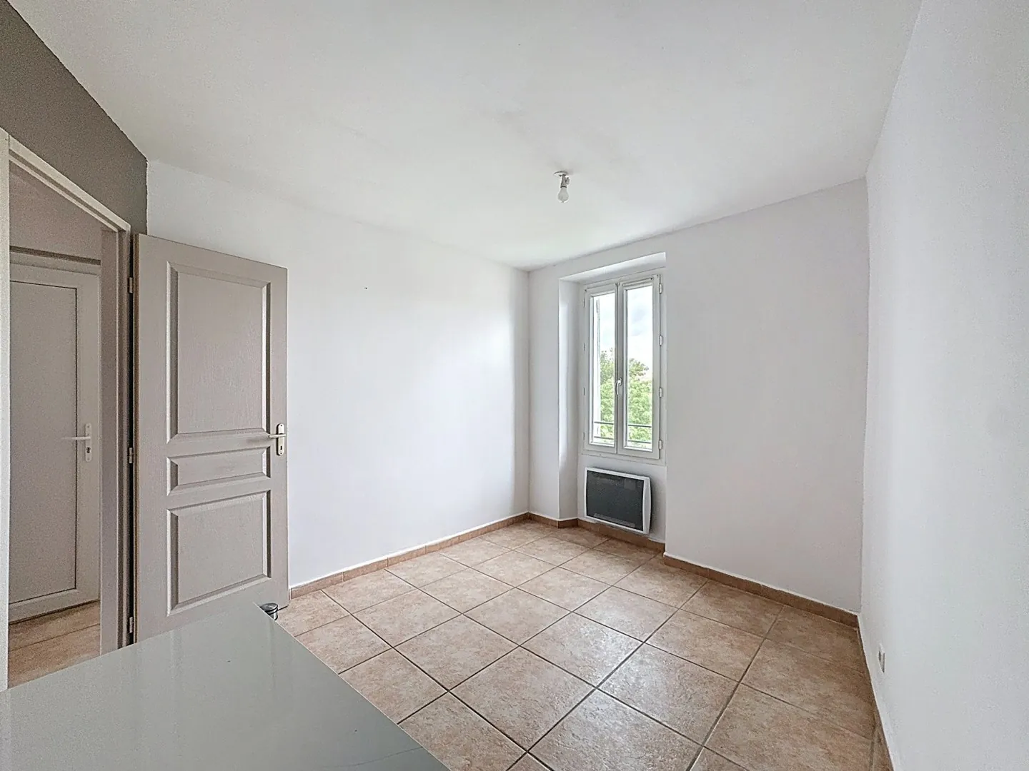 Appartement traversant 3 pièces avec vue sur Sainte-Victoire à Trets 
