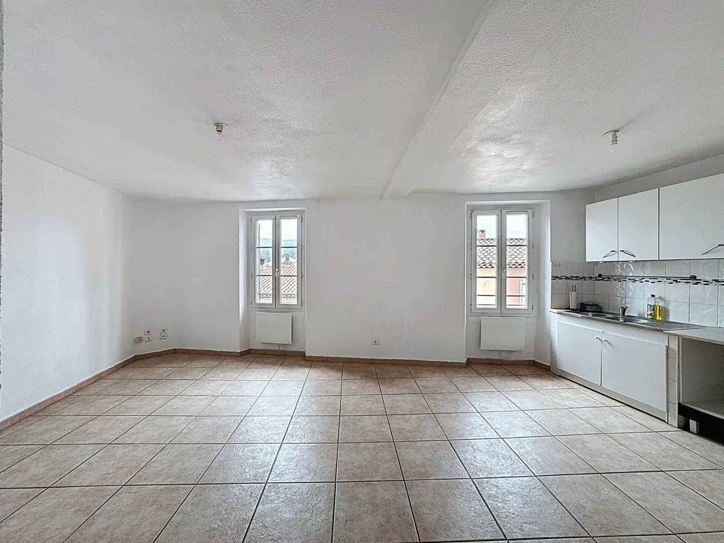 Appartement traversant 3 pièces avec vue sur Sainte-Victoire à Trets 