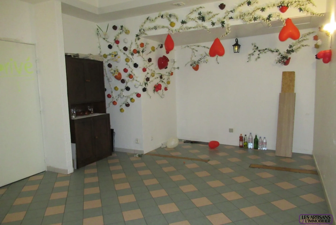 Mur commercial à vendre à Metz centre avec cave et ancienne activité de restaurant 
