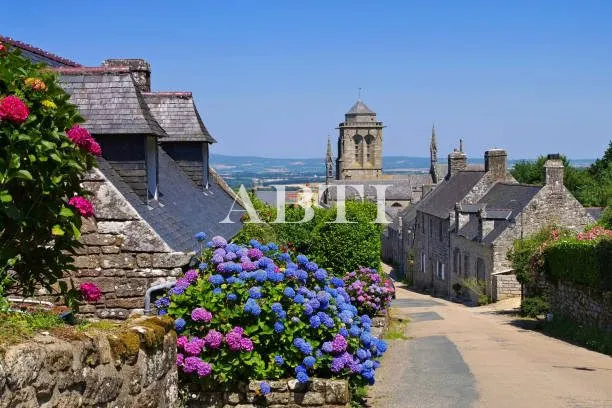 Terrain à vendre à Locronan de 630 m² au cœur du village 