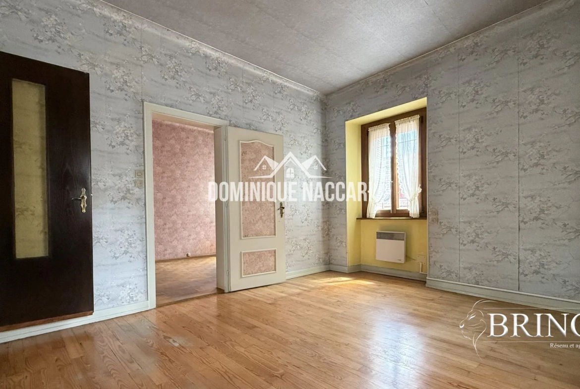 Grande maison de ville à vendre à Orschwihr avec terrasse - Projet de rénovation et potentiel d'aménagement 