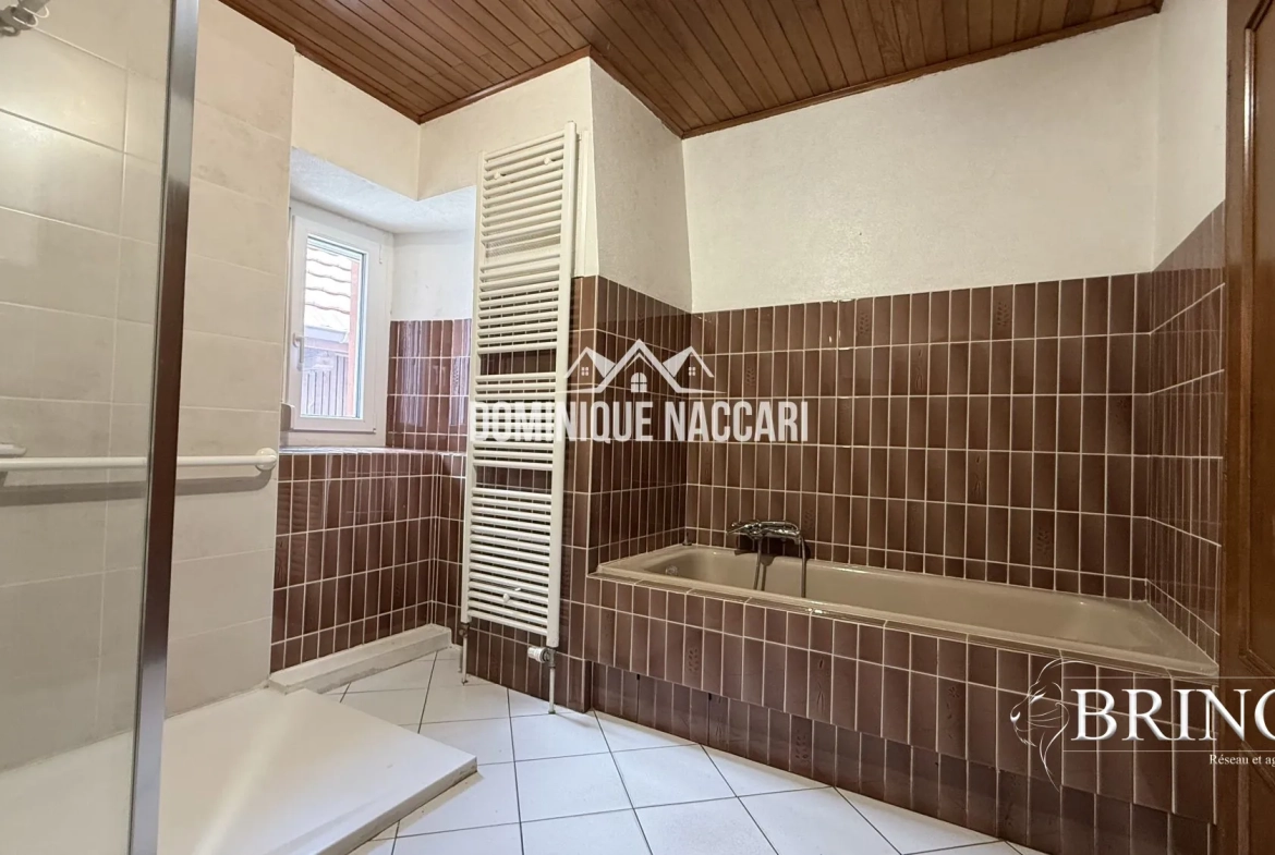 Grande maison de ville à vendre à Orschwihr avec terrasse - Projet de rénovation et potentiel d'aménagement 