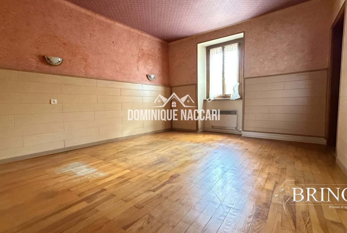 Grande maison de ville à vendre à Orschwihr avec terrasse - Projet de rénovation et potentiel d'aménagement 