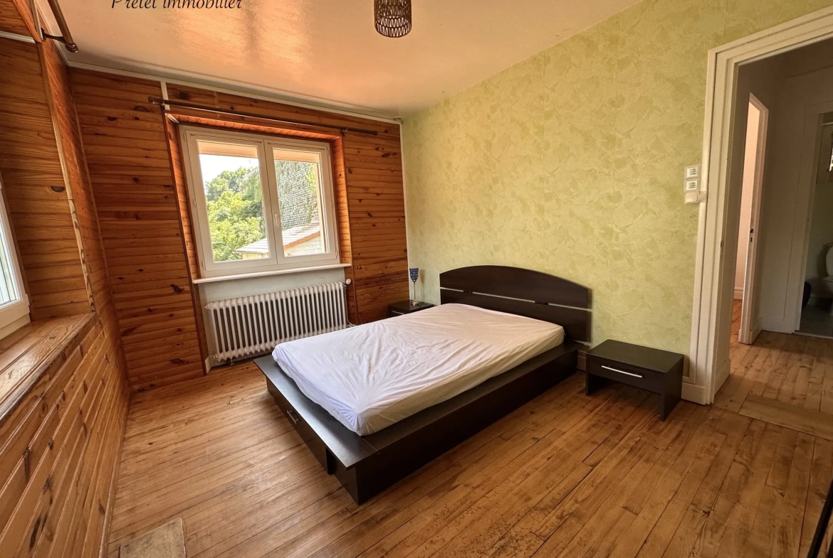 Maison à vendre à Massiac avec 4 chambres, jardin et potentiel de rénovation 