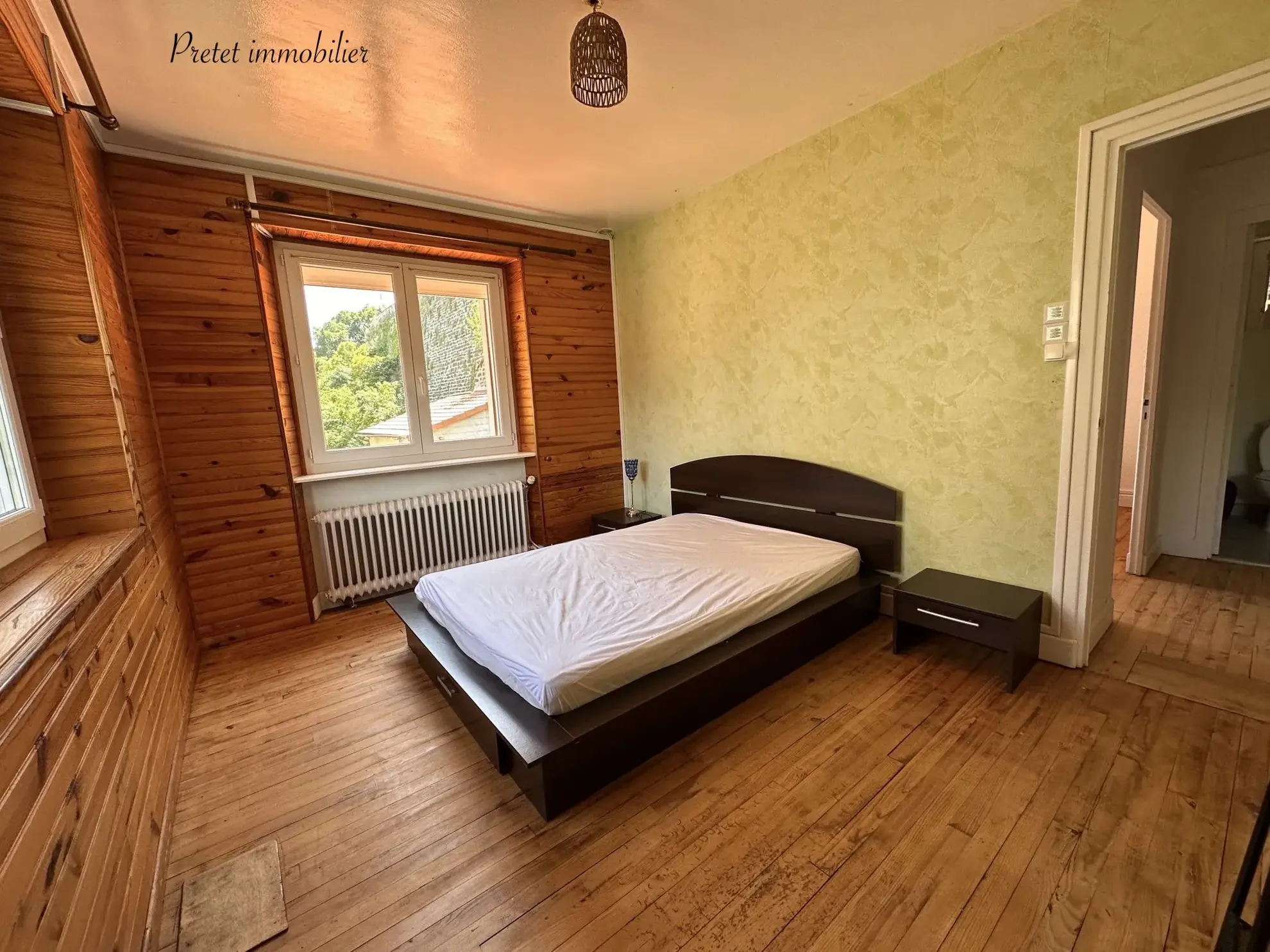 Maison à vendre à Massiac avec 4 chambres, jardin et potentiel de rénovation 
