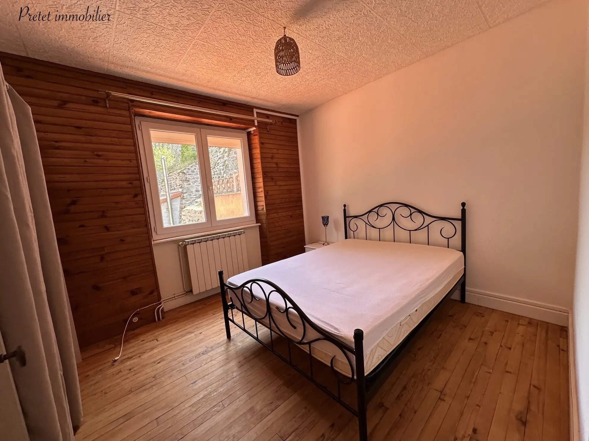 Maison à vendre à Massiac avec 4 chambres, jardin et potentiel de rénovation 