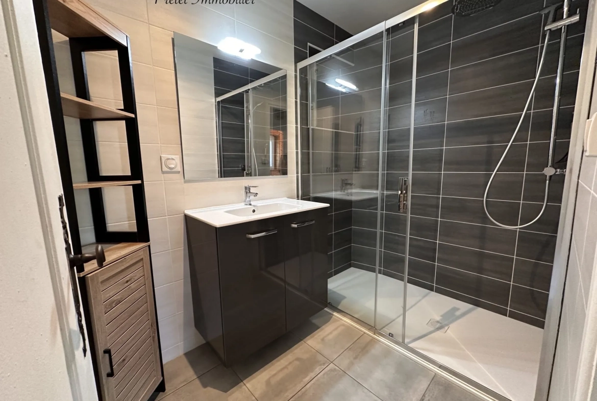 Maison à vendre à Massiac avec 4 chambres, jardin et potentiel de rénovation 