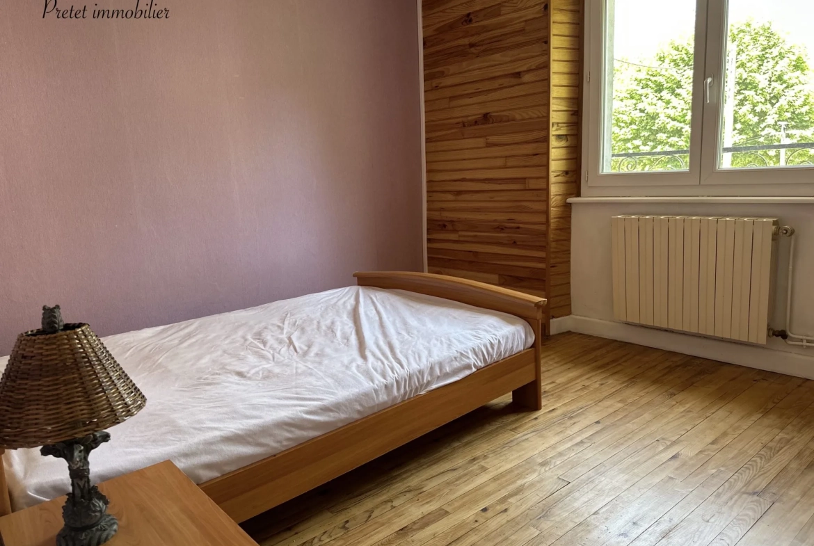 Maison à vendre à Massiac avec 4 chambres, jardin et potentiel de rénovation 