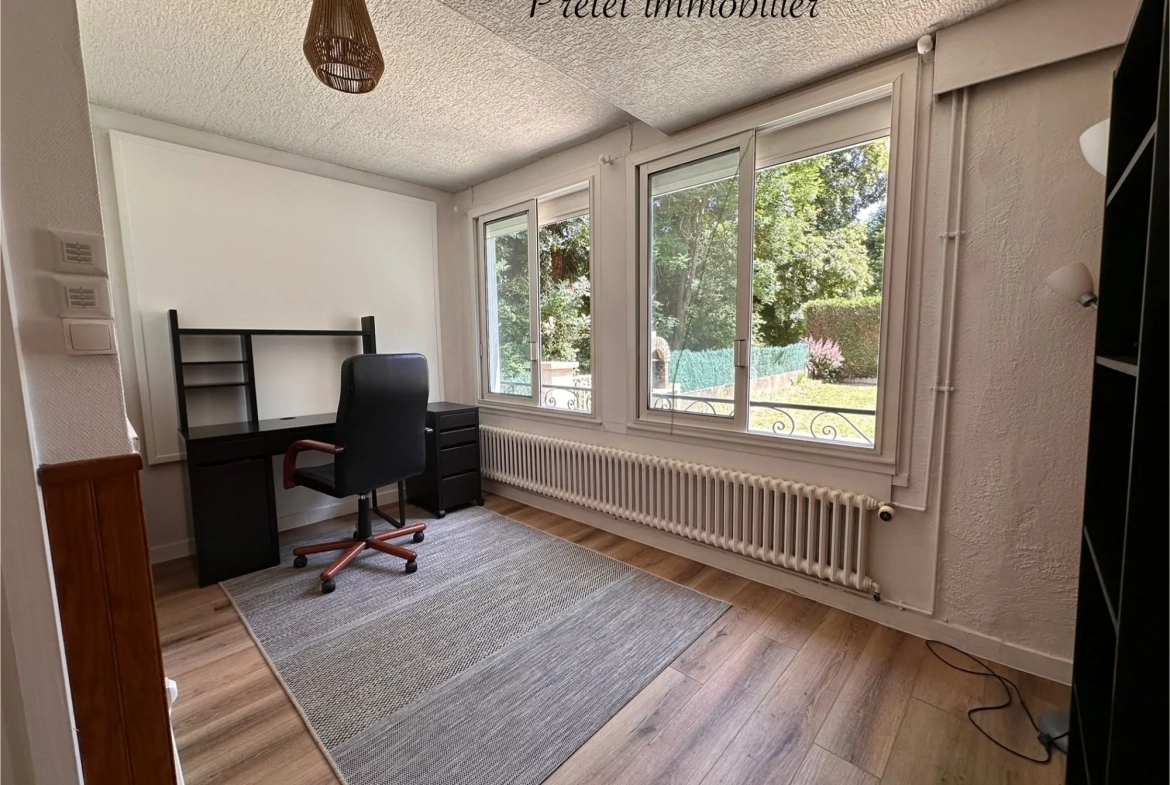 Maison à vendre à Massiac avec 4 chambres, jardin et potentiel de rénovation 