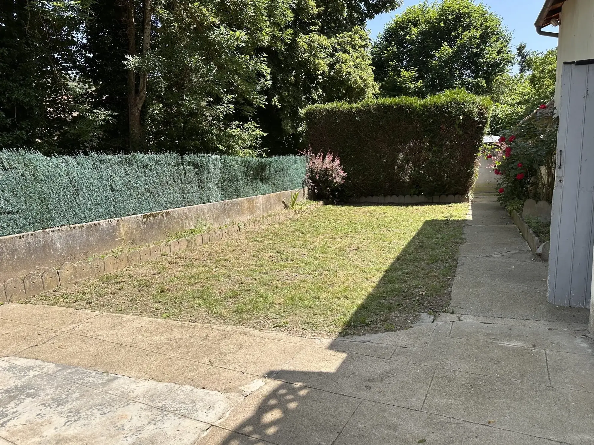 Maison à vendre à Massiac avec 4 chambres, jardin et potentiel de rénovation 