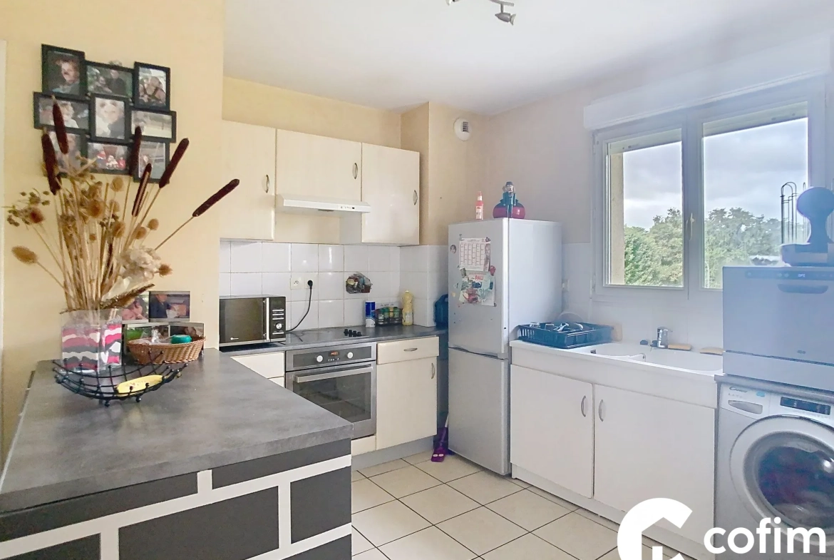Spacieux T2 à Lons avec terrasse, parking, vendu loué 