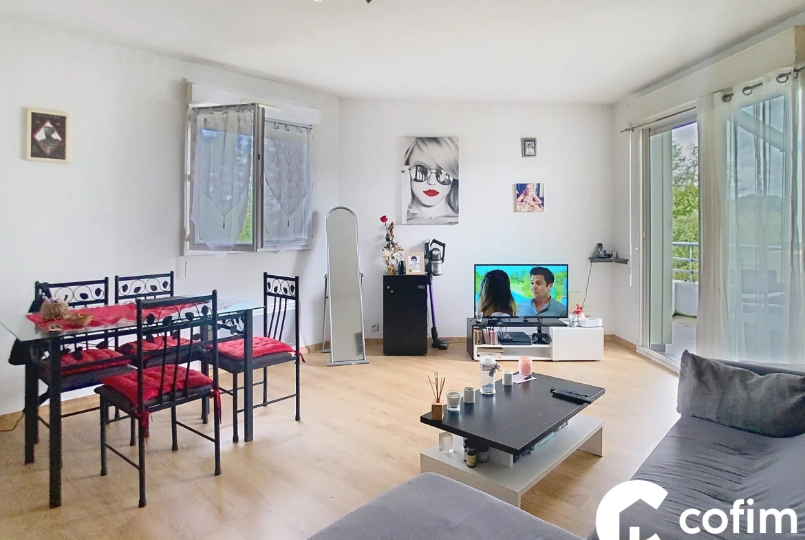 Spacieux T2 à Lons avec terrasse, parking, vendu loué 