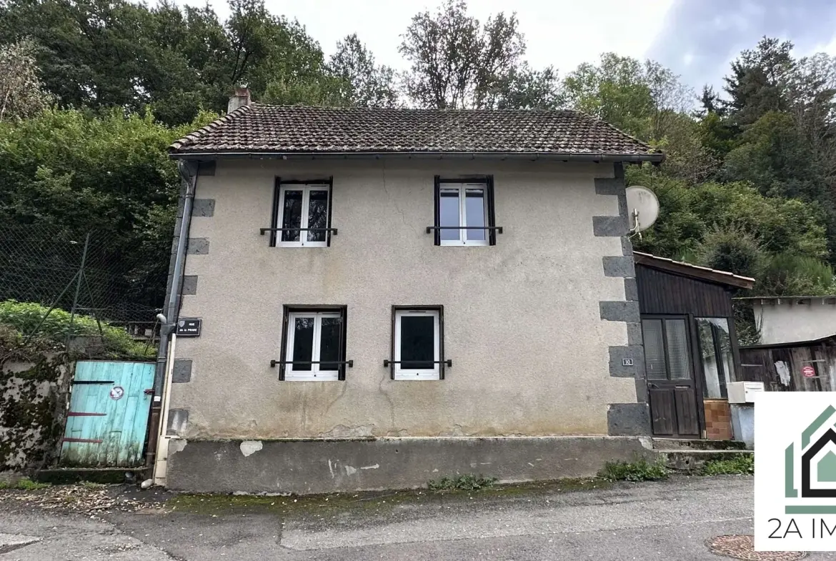 Charmante maison à Saint-Ours-les-Roches avec terrain et potentiel d'extension 