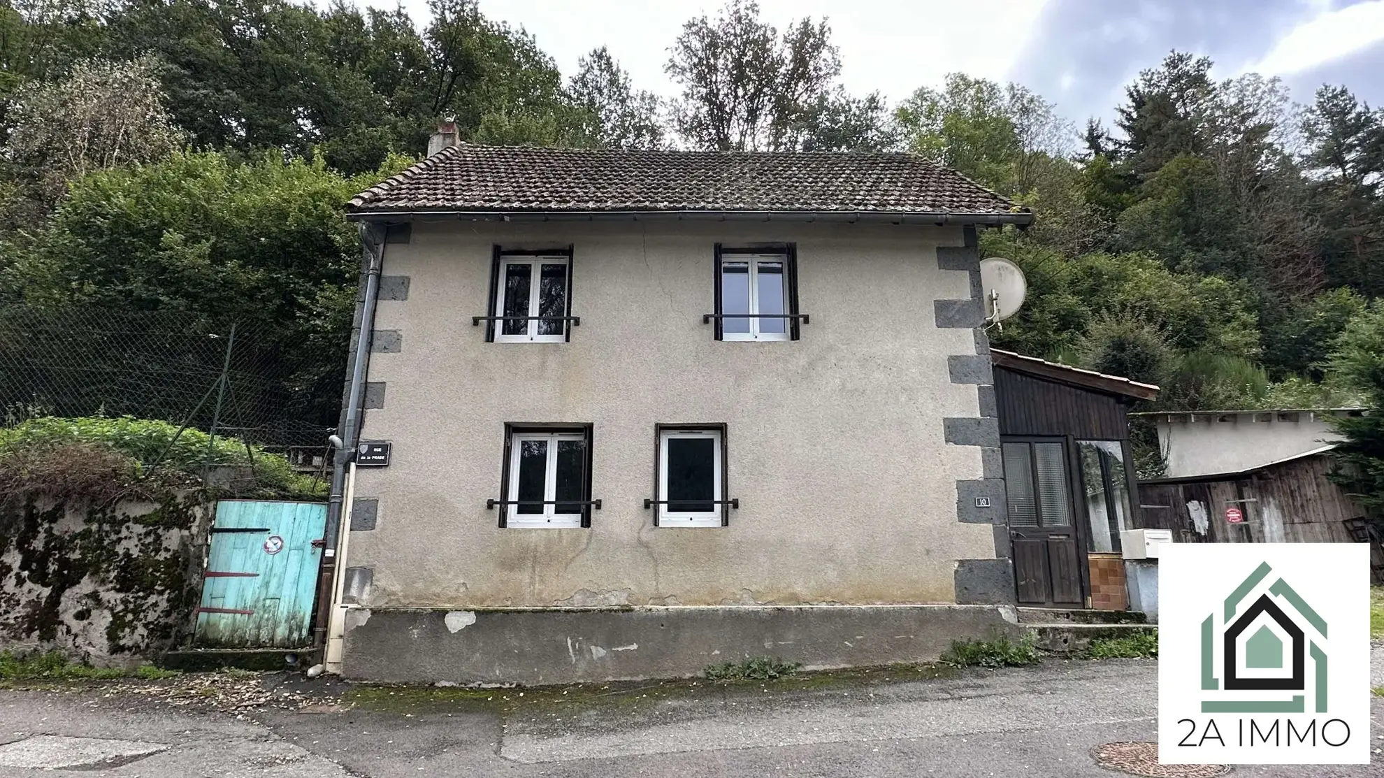Charmante maison à Saint-Ours-les-Roches avec terrain et potentiel d'extension 