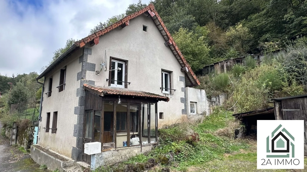 Charmante maison à Saint-Ours-les-Roches avec terrain et potentiel d'extension