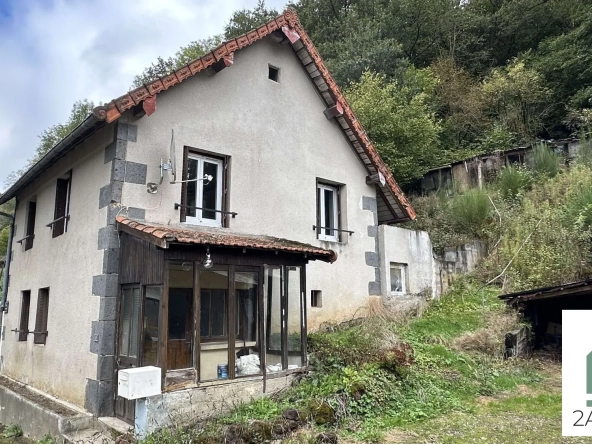 Charmante maison à Saint-Ours-les-Roches avec terrain et potentiel d'extension