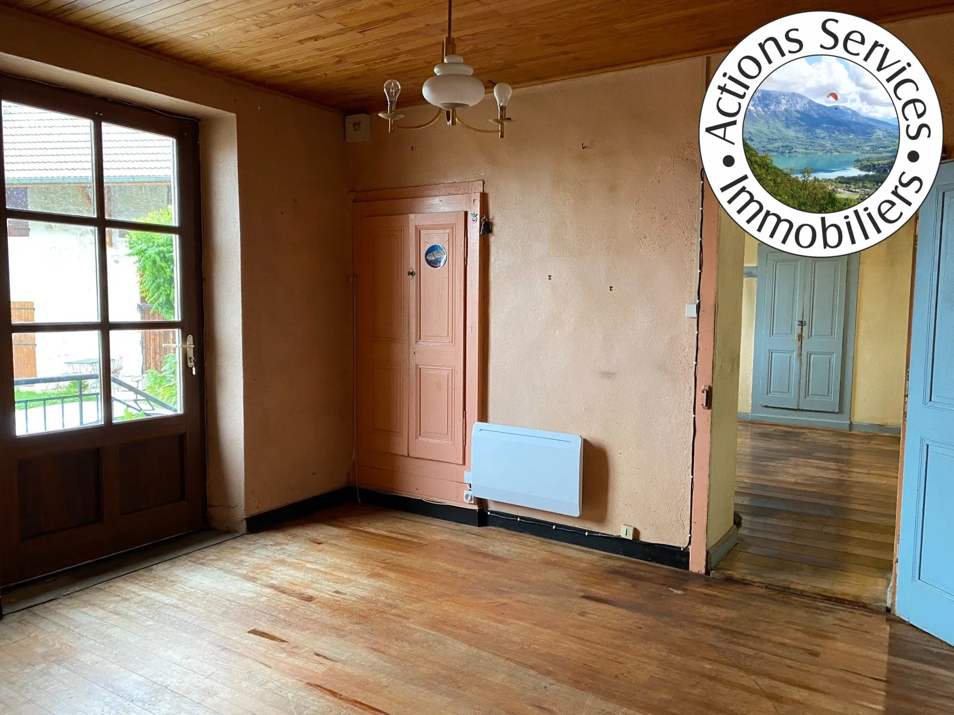 Maison en pierre avec dépendances et vue dégagée à Saint-Maurice de R. 