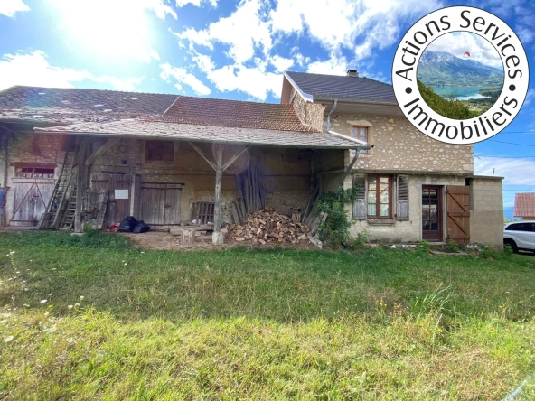 Maison en pierre avec dépendances et vue dégagée à Saint-Maurice de R.