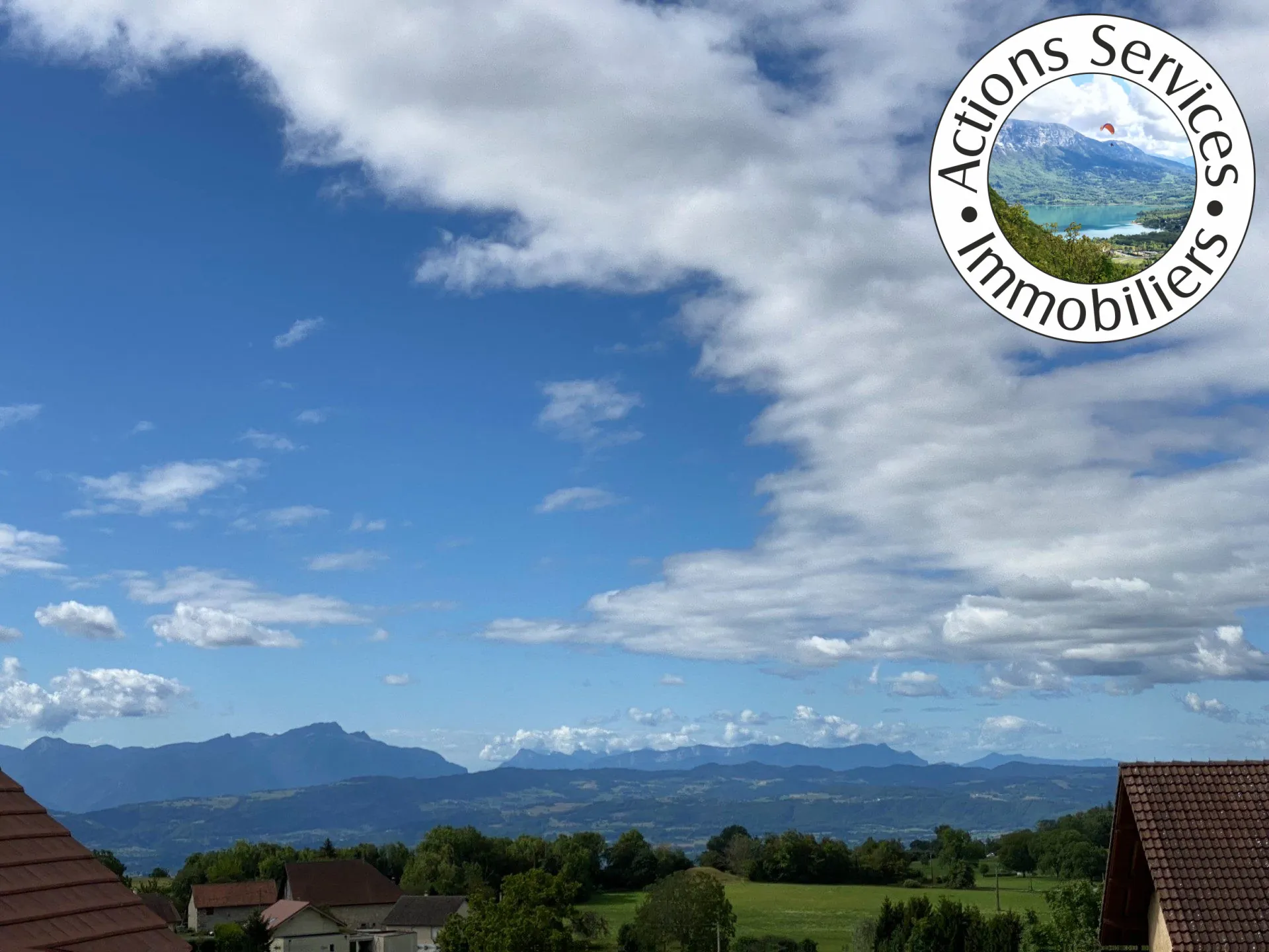 Maison en pierre avec dépendances et vue dégagée à Saint-Maurice de R. 
