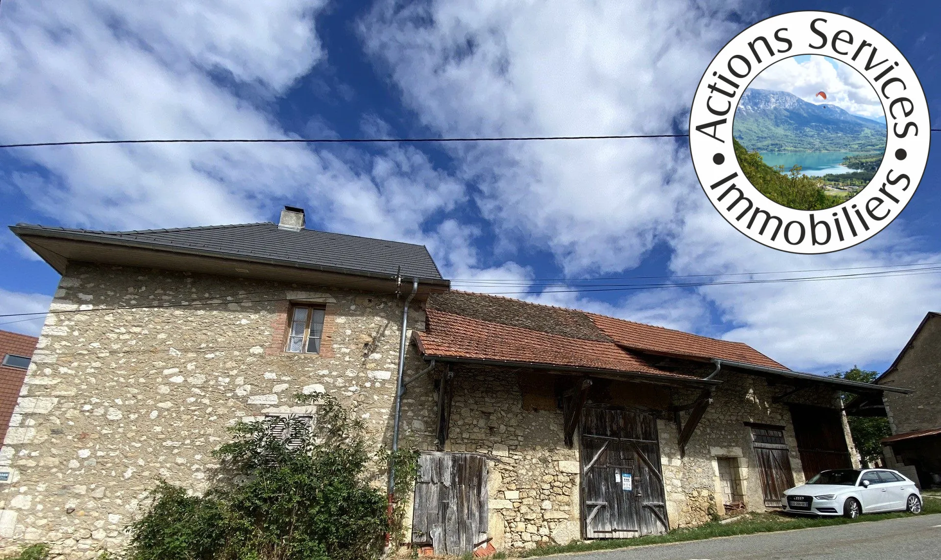 Maison en pierre avec dépendances et vue dégagée à Saint-Maurice de R. 