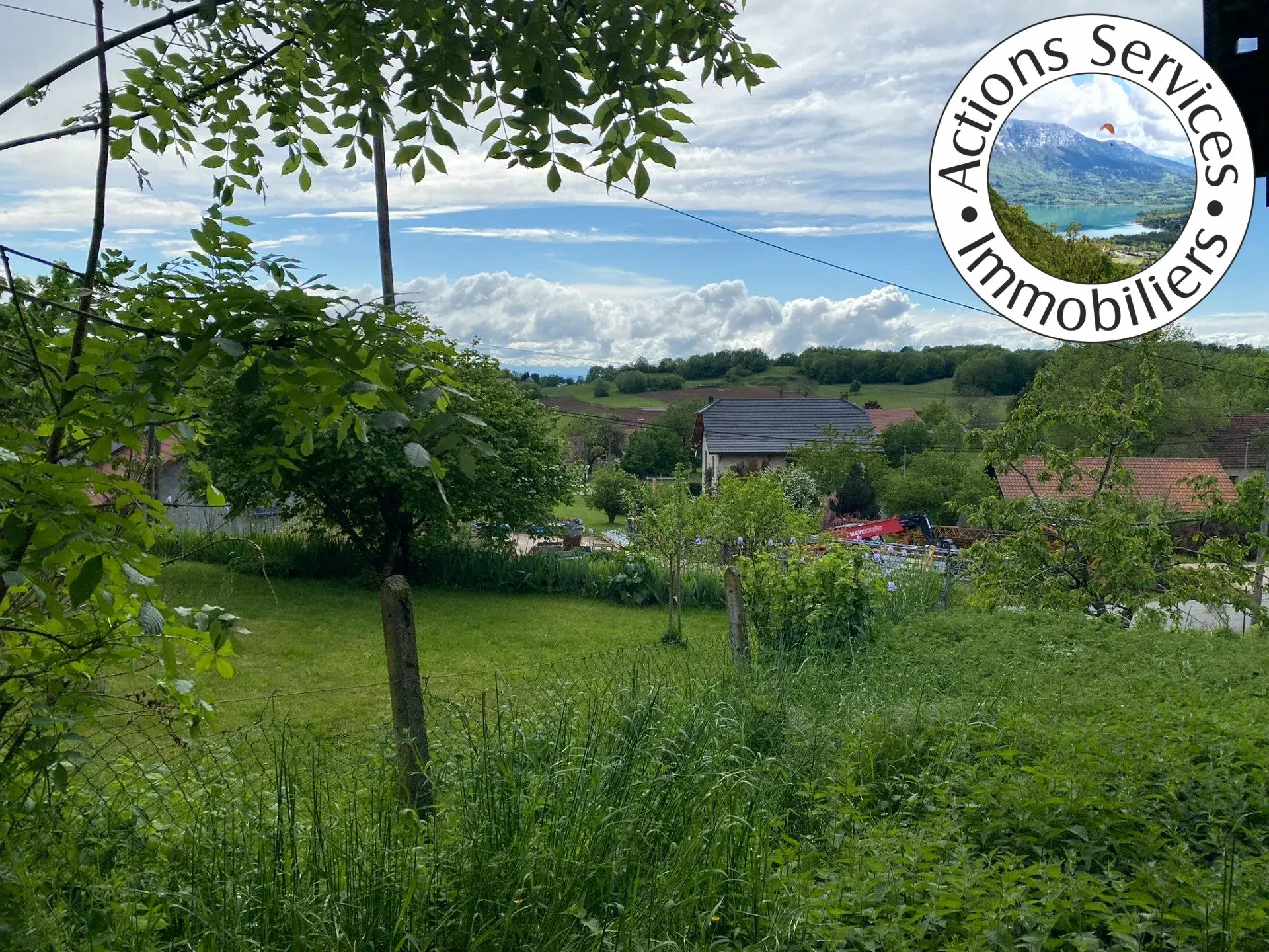 Maison en pierre avec dépendances et vue dégagée à Saint-Maurice de R. 