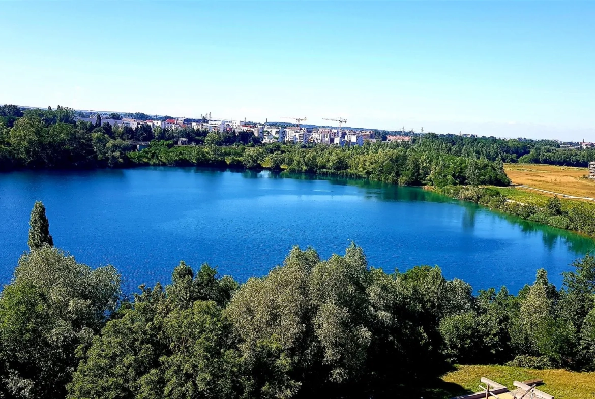 Superbe F2 avec grande terrasse au bord du lac du Boehry à Ostwald 