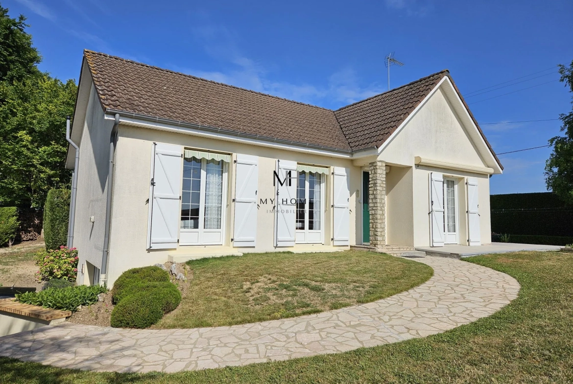 Maison spacieuse avec sous-sol et terrain arboré entre Alençon et Mamers 