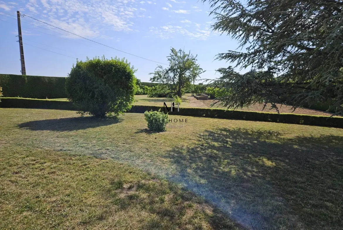 Maison spacieuse avec sous-sol et terrain arboré entre Alençon et Mamers 