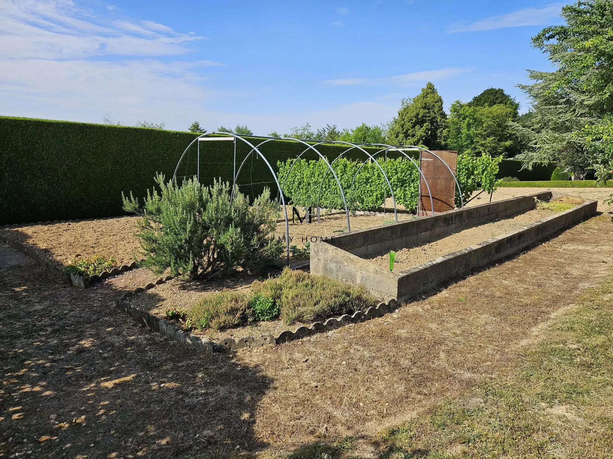 Maison spacieuse avec sous-sol et terrain arboré entre Alençon et Mamers 