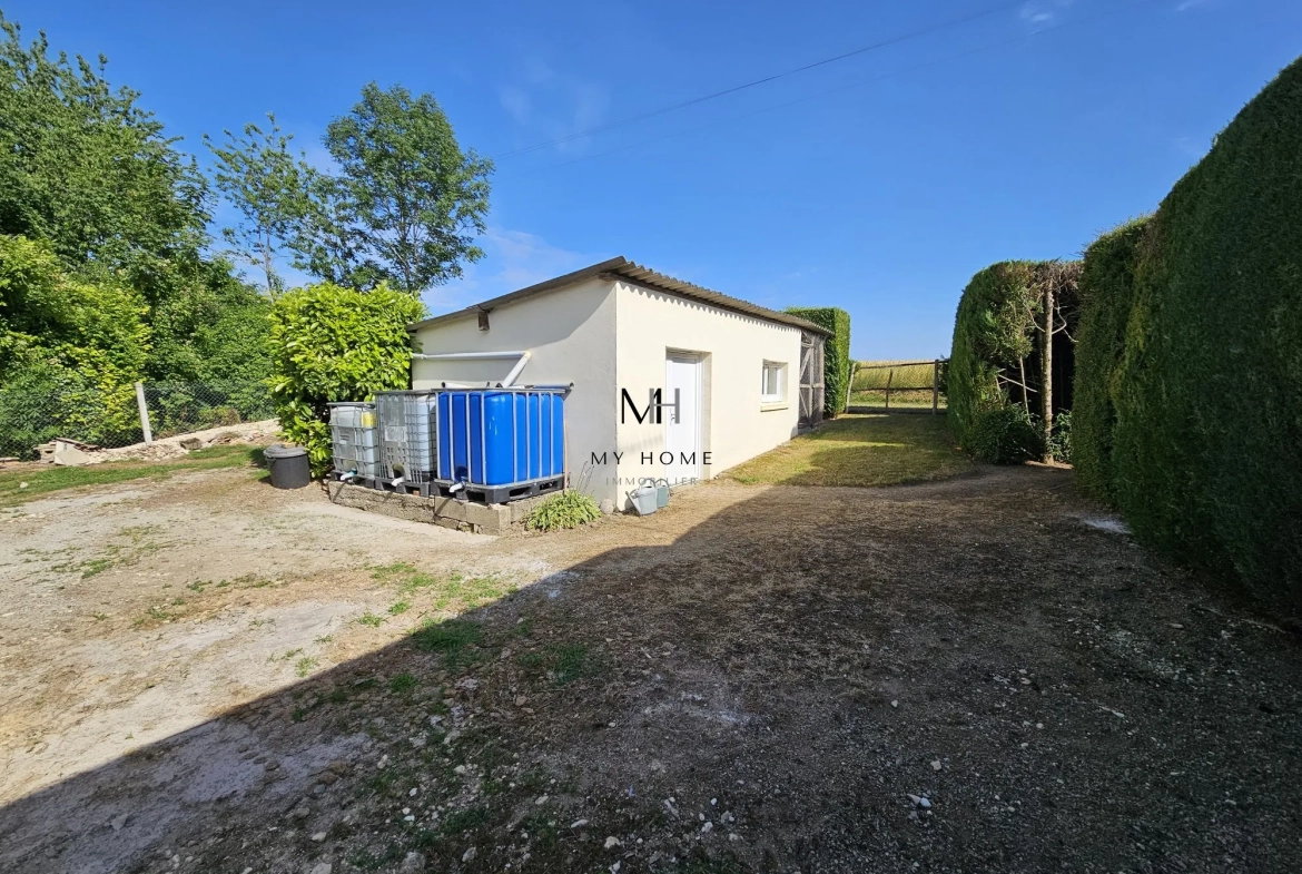 Maison spacieuse avec sous-sol et terrain arboré entre Alençon et Mamers 
