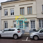 Maison de ville rénovée au cœur d'Yvetot avec terrasse et proximité commodités