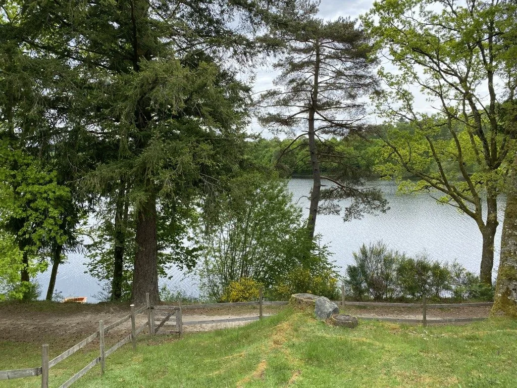 Charmante maison meublée avec vue sur le lac de Vassivière à Royère-de-Vassivière 
