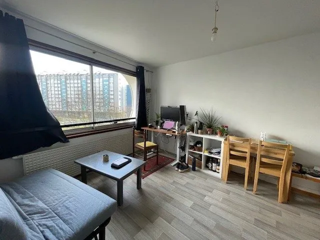 Appartement T2 à vendre à Rennes avec garage, cave et vue agréable 
