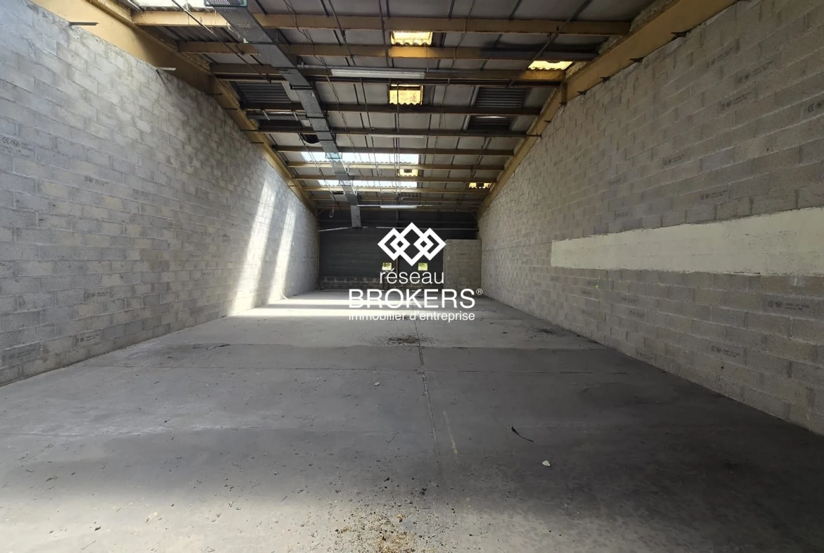 Local d'activité en copropriété de 138 m² avec accès camion à Neuilly-en-Thelle 