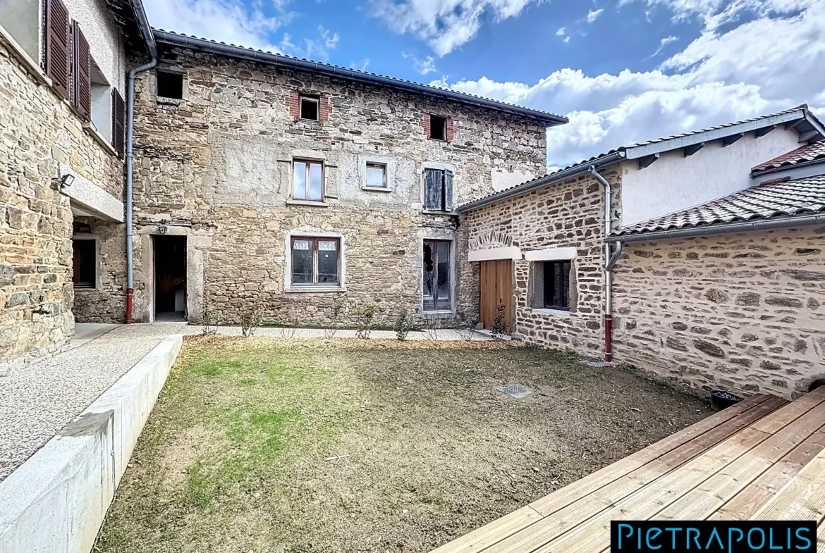 Maison de village mitoyenne à rénover à Saint-Laurent-d'Agny - Centre-ville 