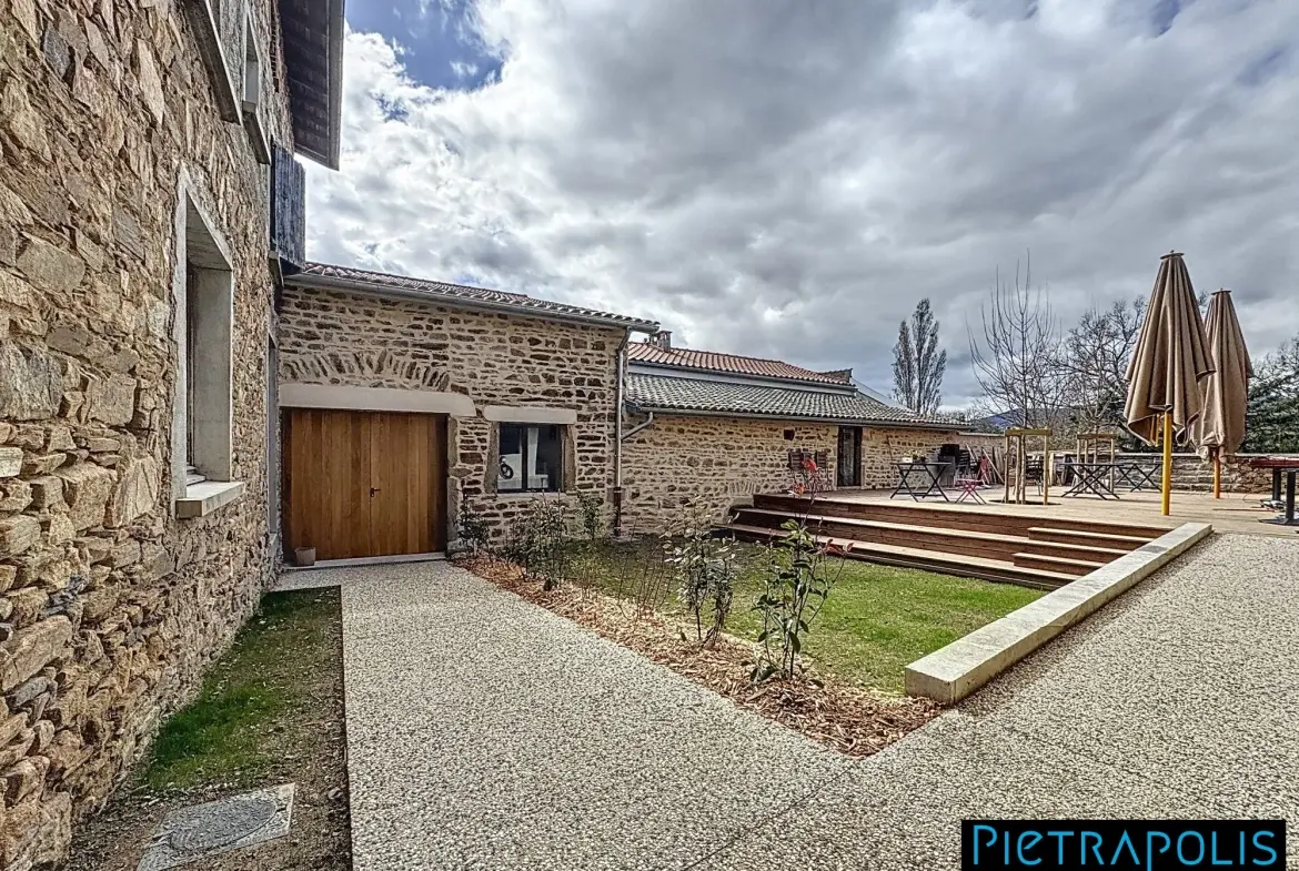 Maison de village mitoyenne à rénover à Saint-Laurent-d'Agny - Centre-ville 
