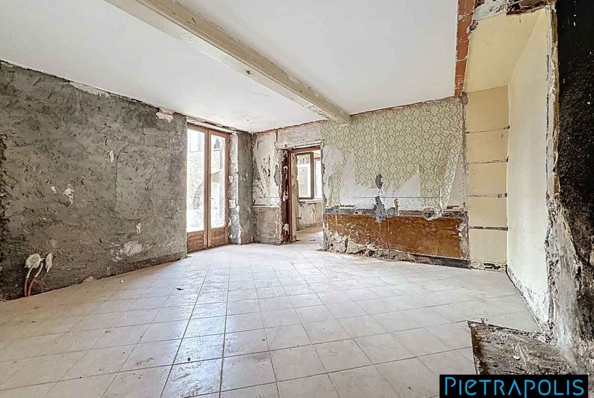 Maison de village mitoyenne à rénover à Saint-Laurent-d'Agny - Centre-ville 