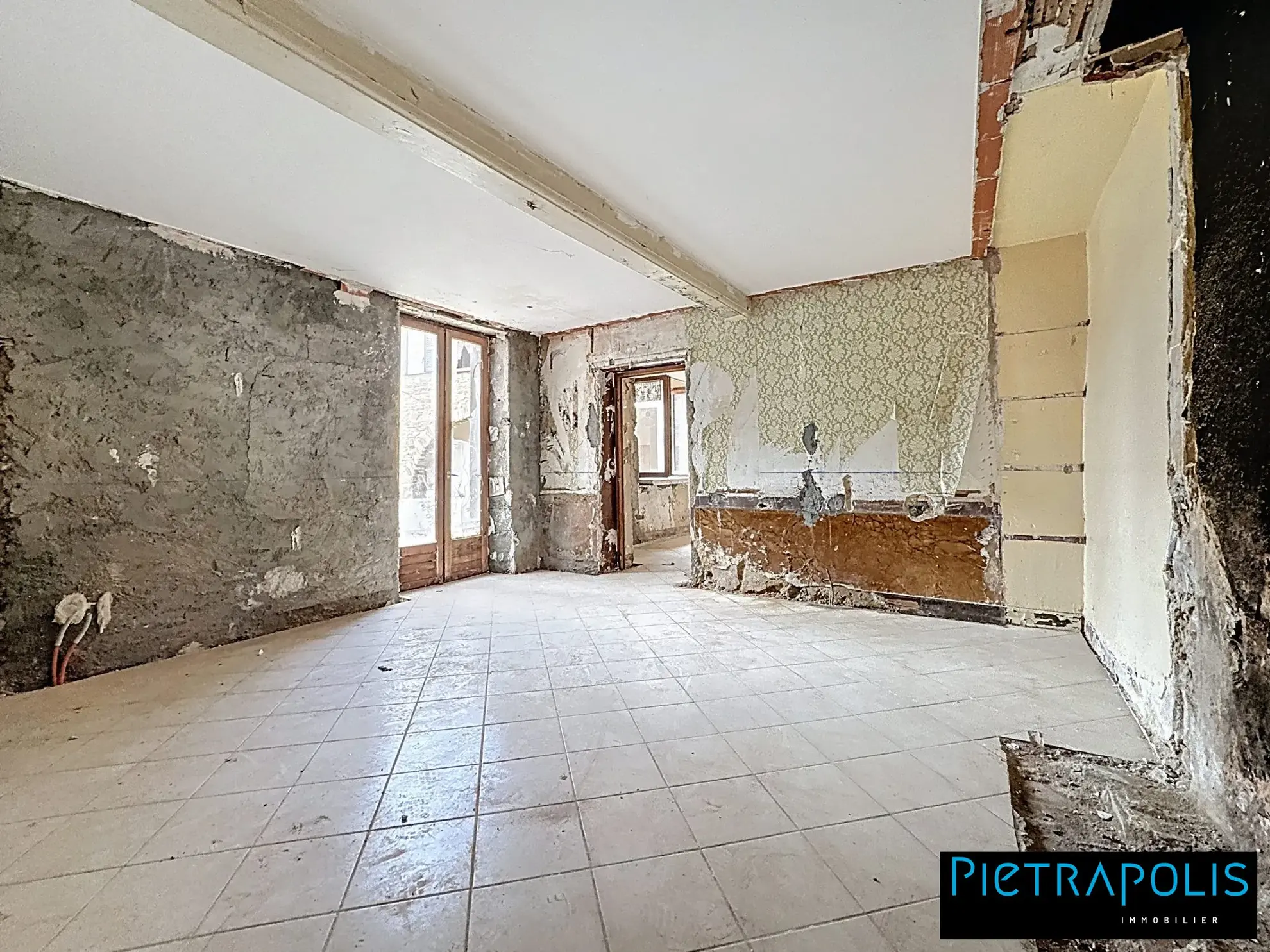 Maison de village mitoyenne à rénover à Saint-Laurent-d'Agny - Centre-ville 