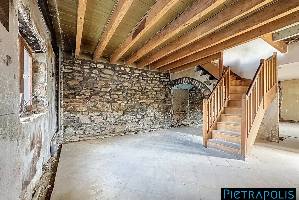 Maison de village mitoyenne à rénover à Saint-Laurent-d'Agny - Centre-ville 