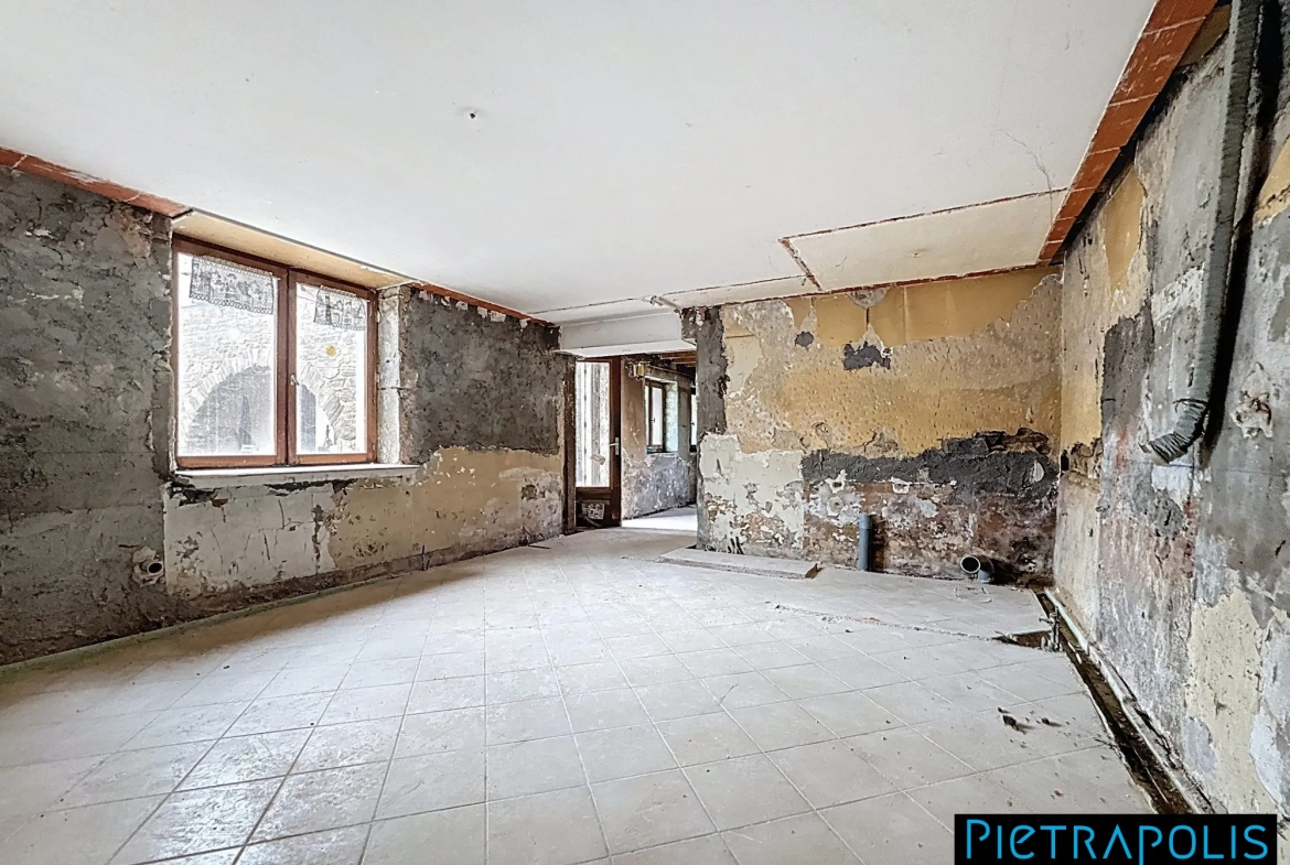 Maison de village à rénover à Saint-Laurent-d'Agny - Centre village 