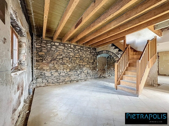 Maison de village à rénover à Saint-Laurent-d'Agny - Centre village