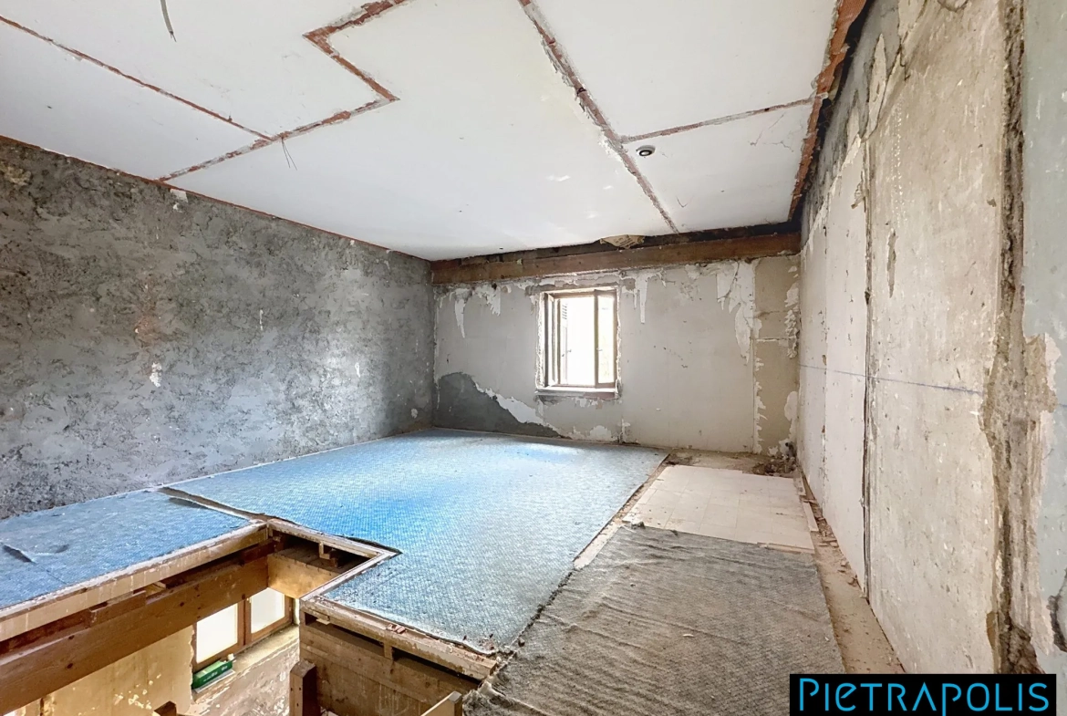 Maison de village à rénover à Saint-Laurent-d'Agny - Centre village 