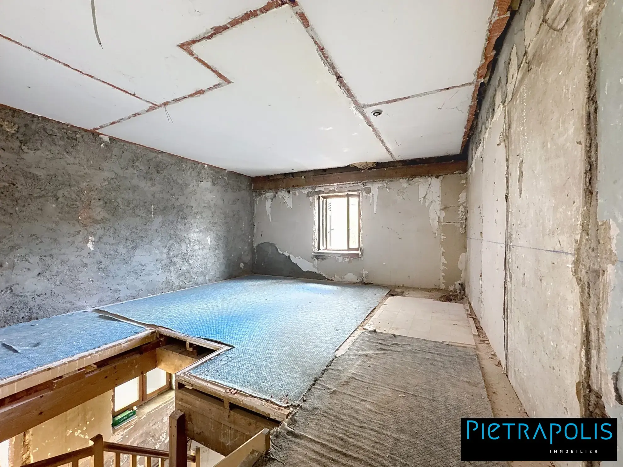 Maison de village à rénover à Saint-Laurent-d'Agny - Centre village 