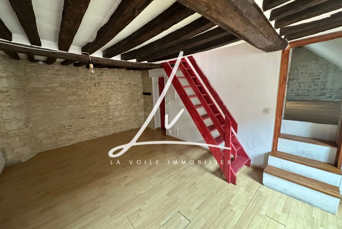 Appartement F1 bis à vendre à Caen, dernier étage, hypercentre 