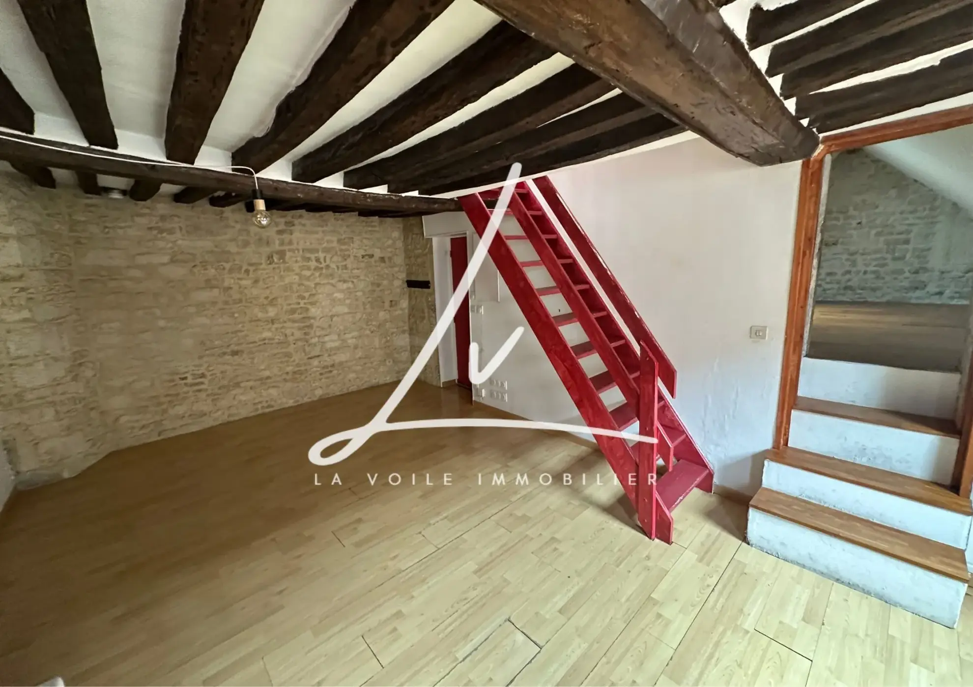 Appartement F1 bis à vendre à Caen, dernier étage, hypercentre 