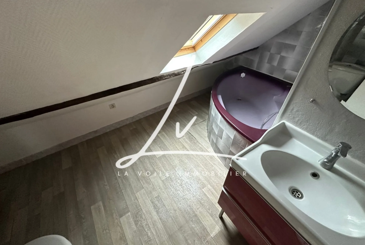 Appartement F1 bis à vendre à Caen, dernier étage, hypercentre 
