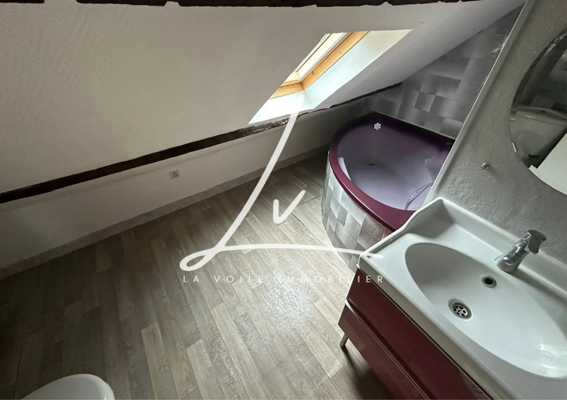 Appartement F1 bis à vendre à Caen, dernier étage, hypercentre 
