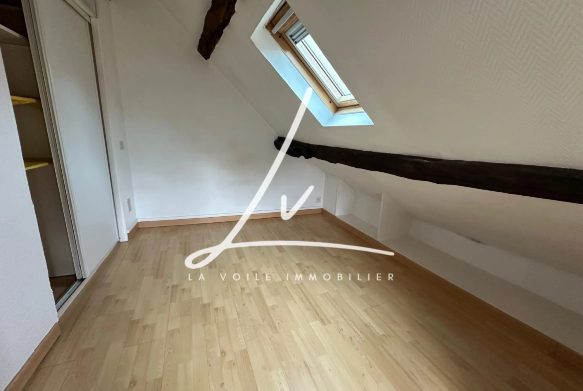 Appartement F1 bis à vendre à Caen, dernier étage, hypercentre 