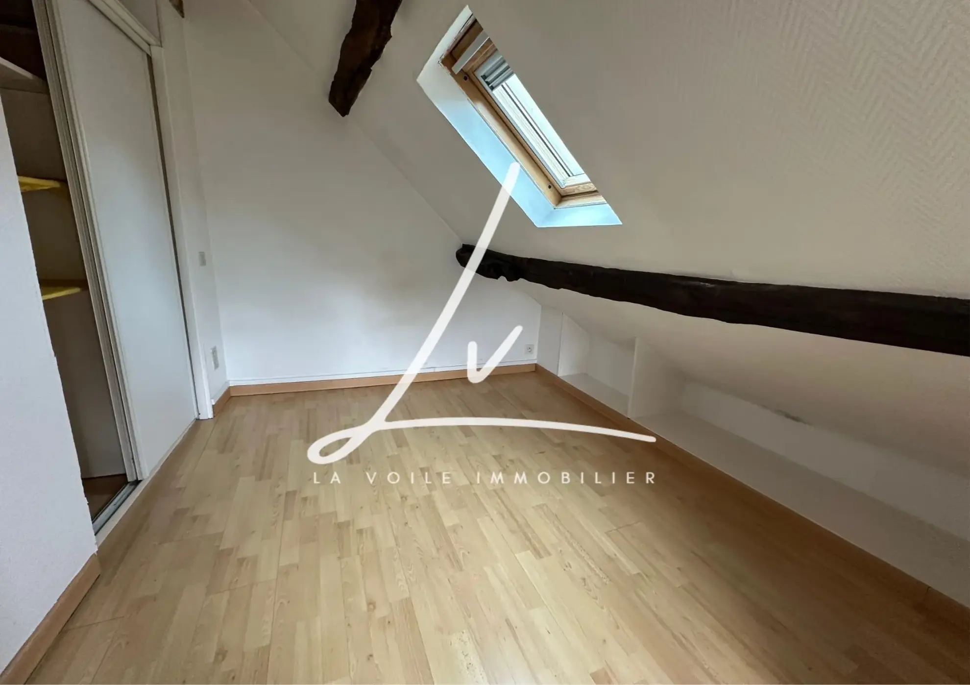 Appartement F1 bis à vendre à Caen, dernier étage, hypercentre 