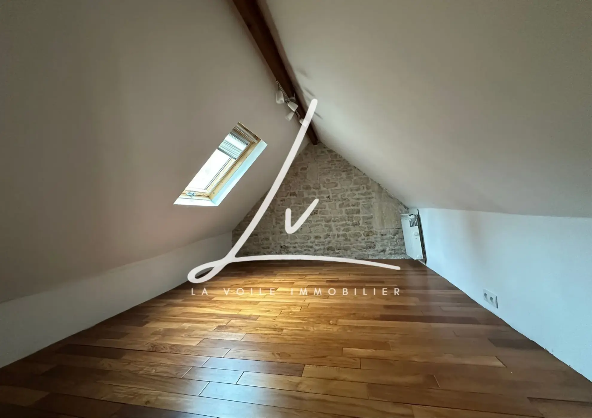 Appartement F1 bis à vendre à Caen, dernier étage, hypercentre 
